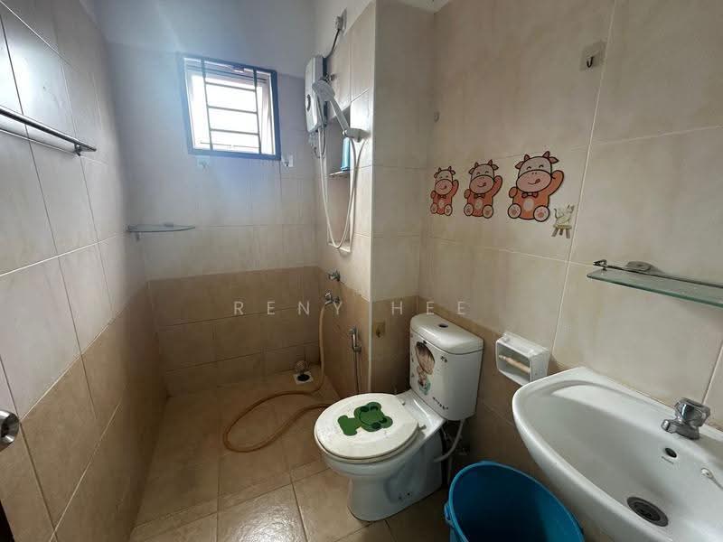 Rumah Teres 2-Tingkat untuk Dijual di Taman Ehsan Jaya (Ulu Tiram) - Reny Hee - Bathroom - PropertyGuru.com.my