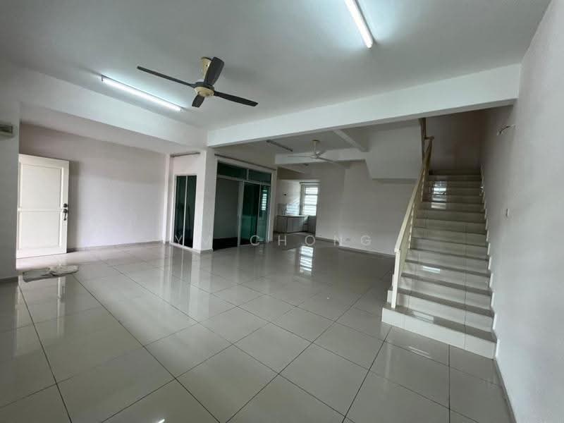 Rumah Teres 2-Tingkat untuk Dijual di Taman Tasik Utama (Bukit Katil) - YM Chong - Living Room - PropertyGuru.com.my