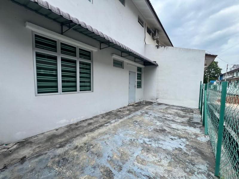 Rumah Teres 2-Tingkat untuk Dijual di Taman Tasik Utama (Bukit Katil) - YM Chong - Exterior - PropertyGuru.com.my