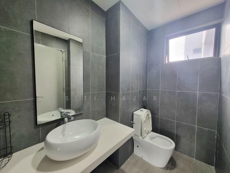 Kediaman Servis untuk Dijual di Astoria Ampang - Siti Hajar - Bathroom - PropertyGuru.com.my