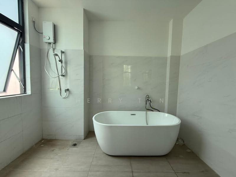 Bungalow House for Rent in Forest City (Gelang Patah) - Cherry Tan - Bathroom - PropertyGuru.com.my