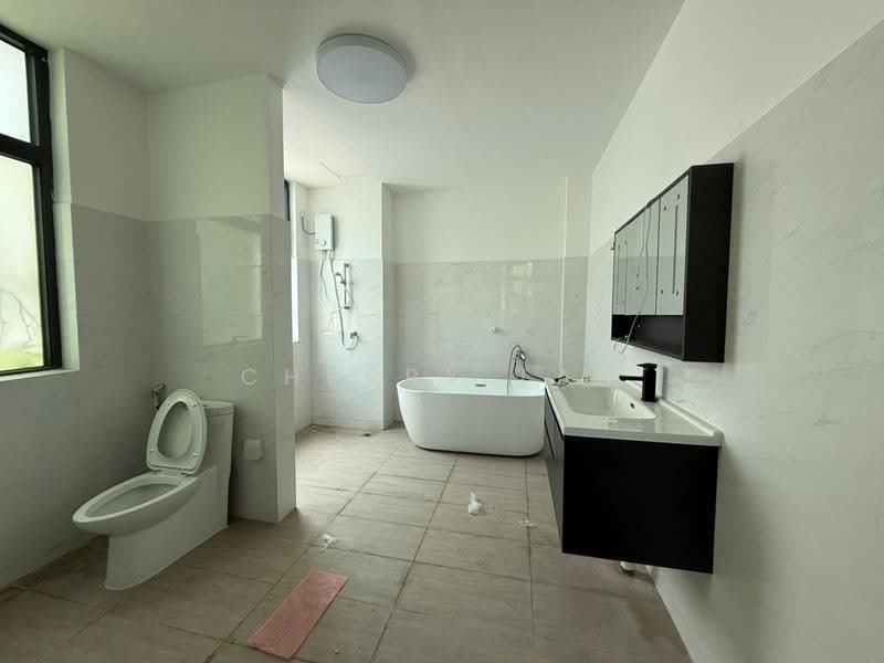Bungalow House for Rent in Forest City (Gelang Patah) - Cherry Tan - Bathroom - PropertyGuru.com.my