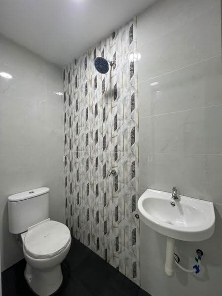Rumah Teres 1-Tingkat untuk Dijual di Taman Johor Jaya (Johor Bahru) - Dasmond Chiok - Bathroom - PropertyGuru.com.my