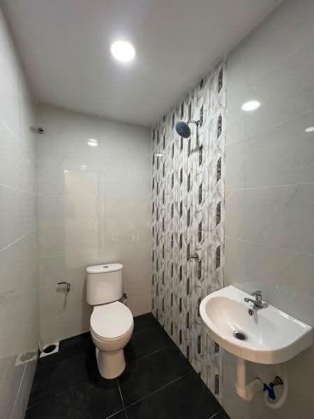 Rumah Teres 1-Tingkat untuk Dijual di Taman Johor Jaya (Johor Bahru) - Dasmond Chiok - Bathroom - PropertyGuru.com.my
