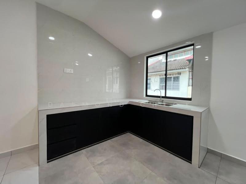 Rumah Teres 1-Tingkat untuk Dijual di Taman Johor Jaya (Johor Bahru) - Dasmond Chiok - Kitchen - PropertyGuru.com.my