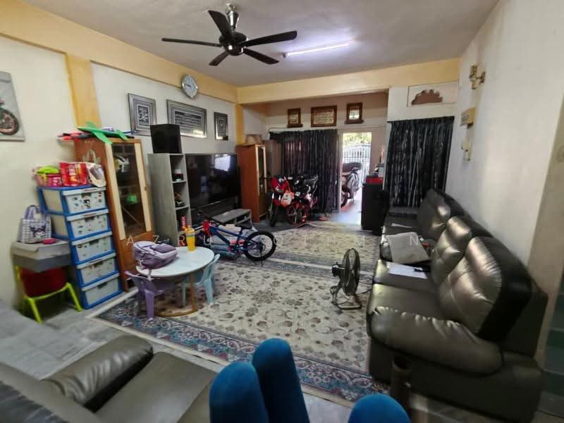 Rumah Teres 2-Tingkat untuk Dijual di Sikamat (Negeri Sembilan) - Azrul Othman - Living Room - PropertyGuru.com.my