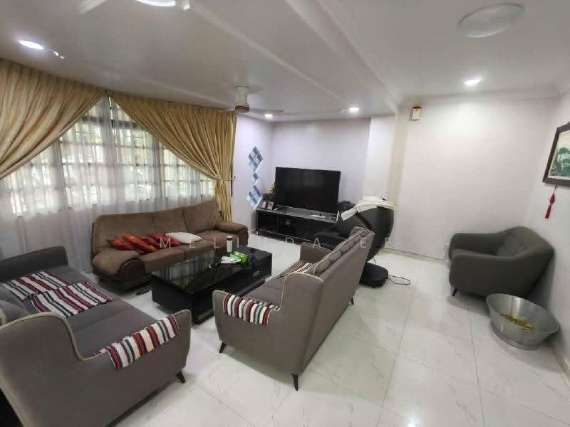 Rumah Berkembar untuk Dijual di Taman Pelangi Indah (Ulu Tiram) - Melinda Ee - Living Room - PropertyGuru.com.my