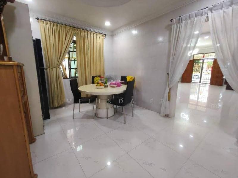 Rumah Berkembar untuk Dijual di Taman Pelangi Indah (Ulu Tiram) - Melinda Ee - Dining Room - PropertyGuru.com.my