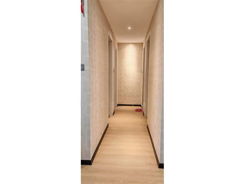 Kediaman Servis untuk Dijual di United Point (Residensi Berpadu) - Tess Tan - Corridor - PropertyGuru.com.my