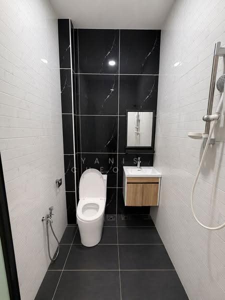 Rumah Teres untuk Dijual di Taman Selayang Utama (Selayang) - Yanis Cheong - Bathroom - PropertyGuru.com.my