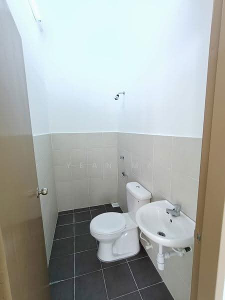 Terraced House for Rent in Taman Kundang Jaya (Rawang) - Yean Ma - Bathroom - PropertyGuru.com.my