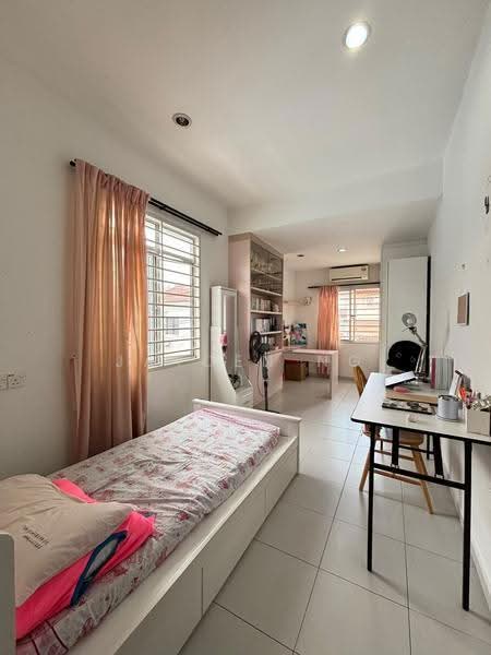 Rumah Teres 2-Tingkat untuk Dijual di Taman Setia Indah (Tebrau) - Jayden Ng - Bedroom - PropertyGuru.com.my