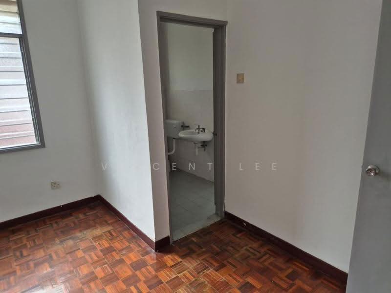 2-storey Terraced House for Sale in Taman Puncak Jalil (Seri Kembangan) - Vincent Lee - Bathroom - PropertyGuru.com.my