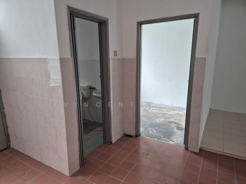 2-storey Terraced House for Sale in Taman Puncak Jalil (Seri Kembangan) - Vincent Lee - Bathroom - PropertyGuru.com.my