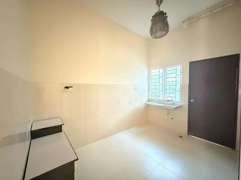 Townhouse for Sale in Sungai Buloh (Selangor) - Siti Hajar - Kitchen - PropertyGuru.com.my