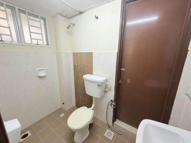 Townhouse for Sale in Sungai Buloh (Selangor) - Siti Hajar - Bathroom - PropertyGuru.com.my