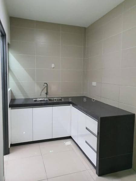 Kediaman Servis untuk Dijual di Amaya Maluri - Addis Bo - Kitchen - PropertyGuru.com.my
