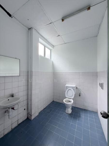 Terrace Factory for Rent in Taman Putri Kulai (Kulai) - Austing Ng - Bathroom - PropertyGuru.com.my