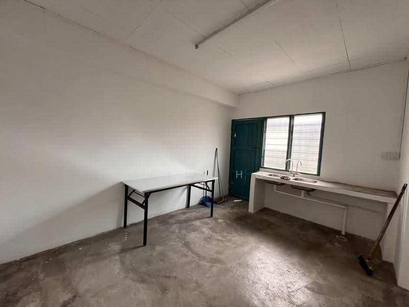Shop for Rent in Taman Mas (Kulai) - Bella Ho - Kitchen - PropertyGuru.com.my