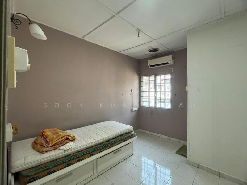 Rumah Teres untuk Dijual di Taman Pinggiran Putra (Seri Kembangan) - Sook Kuan Chan - Bedroom - PropertyGuru.com.my