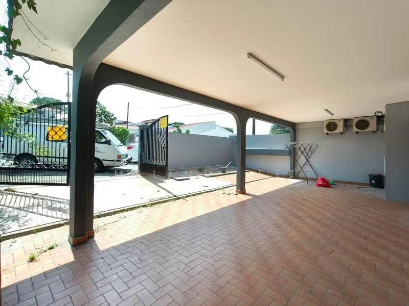 Semi-Detached House for Sale in Taman Pelangi (Johor Bahru) - Melinda Ee - Car Park - PropertyGuru.com.my