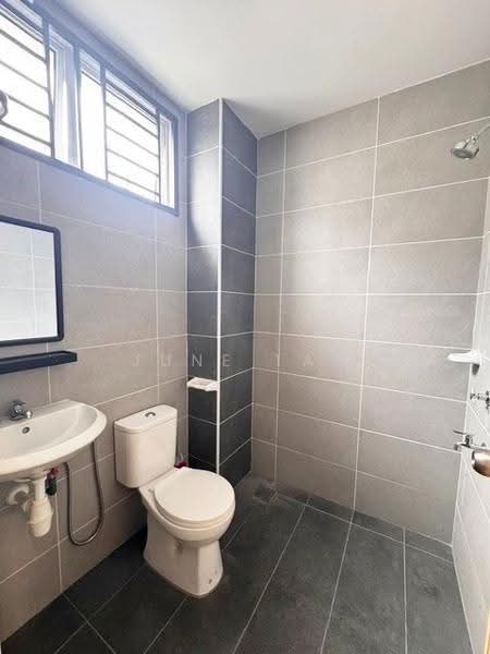 Rumah Teres 2-Tingkat untuk Dijual di Taman Bukit Jaya (Ulu Tiram) - June Tan - Bathroom - PropertyGuru.com.my