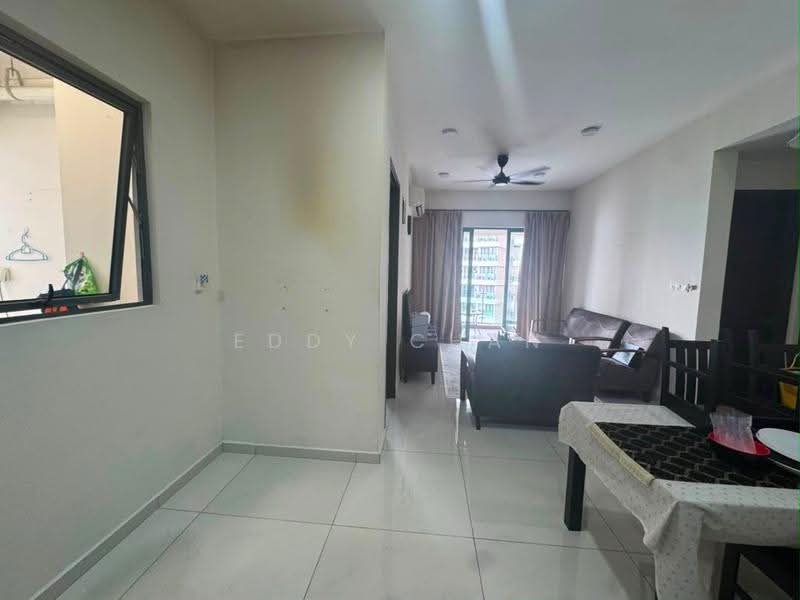 Kondominium untuk Dijual di Bay Point @ Country Garden Danga Bay - Eddy Chan - Living Room - PropertyGuru.com.my