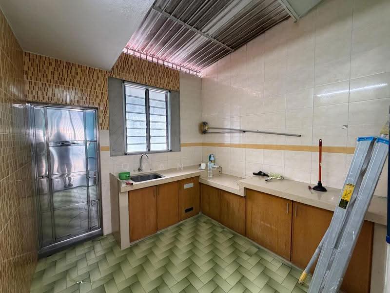 Rumah Teres 1-Tingkat untuk Disewa di Batu Lancang (Jelutong) - Qyan Goh - Kitchen - PropertyGuru.com.my