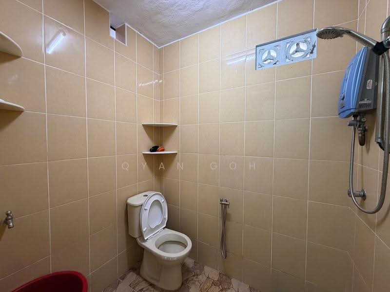 Rumah Teres 1-Tingkat untuk Disewa di Batu Lancang (Jelutong) - Qyan Goh - Bathroom - PropertyGuru.com.my
