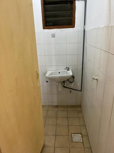 Apartment for Rent at Pangsapuri Cempaka - Lee Yuqi - Bathroom - PropertyGuru.com.my