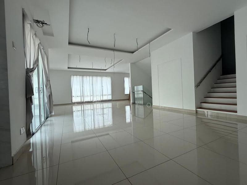 Rumah Berkembar untuk Dijual di Bandar Sungai Long (Selangor) - Alice Low - Living Room - PropertyGuru.com.my