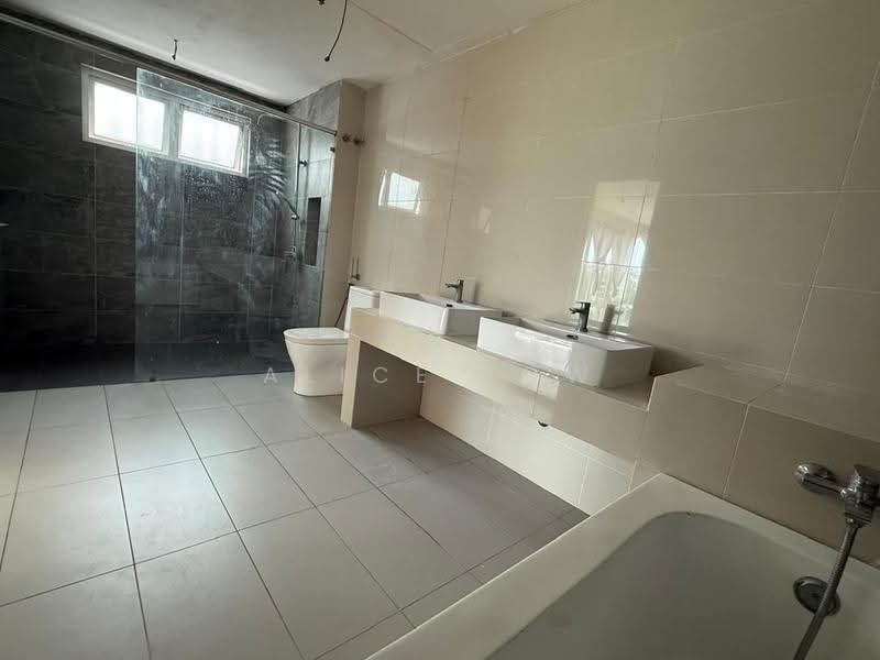 Rumah Berkembar untuk Dijual di Bandar Sungai Long (Selangor) - Alice Low - Bathroom - PropertyGuru.com.my