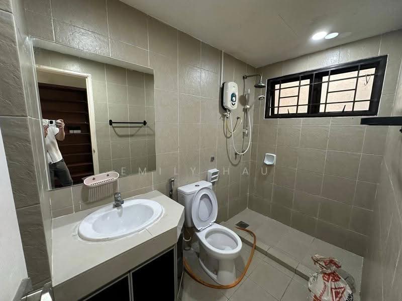 Pangsapuri untuk Disewa di Larkin Residence - Emily Hau - Bathroom - PropertyGuru.com.my