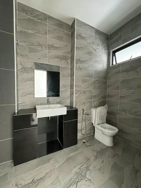 Rumah Kluster untuk Dijual di Taman Mount Austin (Tebrau) - Eric Foo - Bathroom - PropertyGuru.com.my