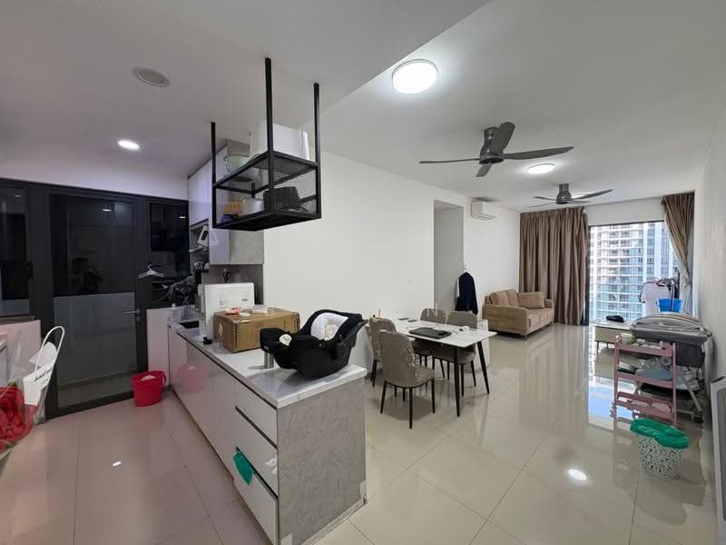 Kediaman Servis untuk Dijual di United Point (Residensi Berpadu) - BC TAN - Living Room - PropertyGuru.com.my
