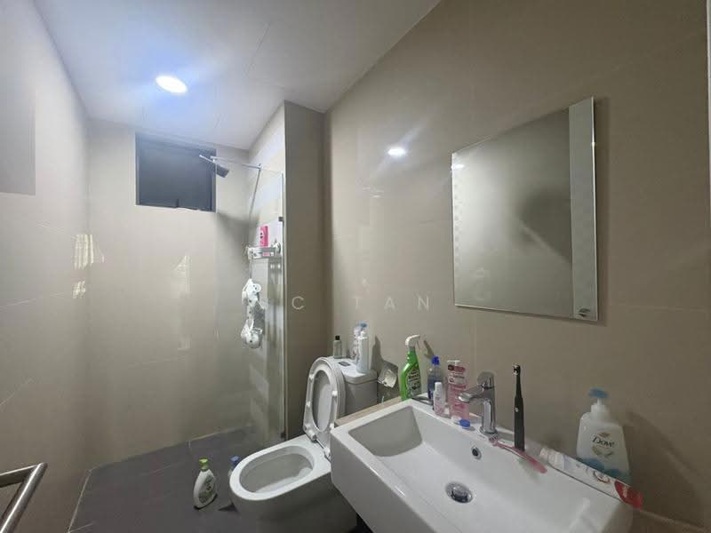 Kediaman Servis untuk Dijual di United Point (Residensi Berpadu) - BC TAN - Bathroom - PropertyGuru.com.my