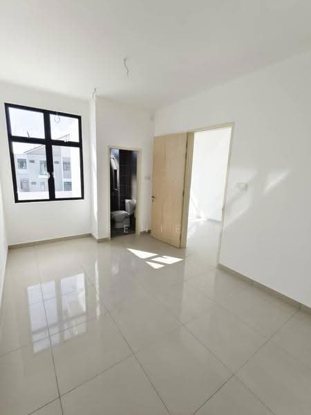 Rumah Kluster untuk Dijual di Taman Mount Austin (Tebrau) - Queenie Ng - PropertyGuru.com.my