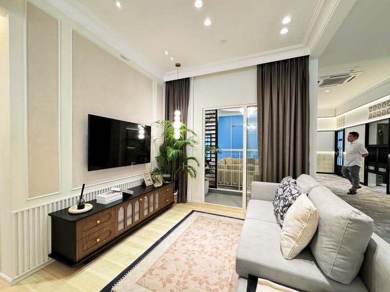 Kediaman Servis untuk Dijual di Tuan Straits Residency - FM Hong - Living Room - PropertyGuru.com.my