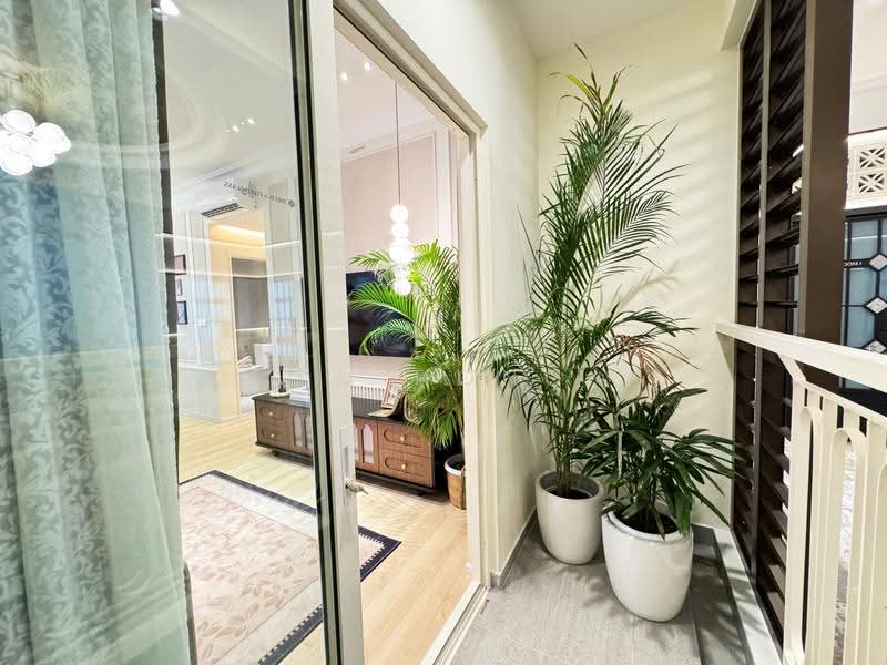 Kediaman Servis untuk Dijual di Tuan Straits Residency - FM Hong - Living Room - PropertyGuru.com.my
