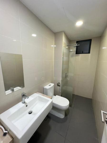 Kediaman Servis untuk Dijual di United Point (Residensi Berpadu) - BC TAN - Bathroom - PropertyGuru.com.my