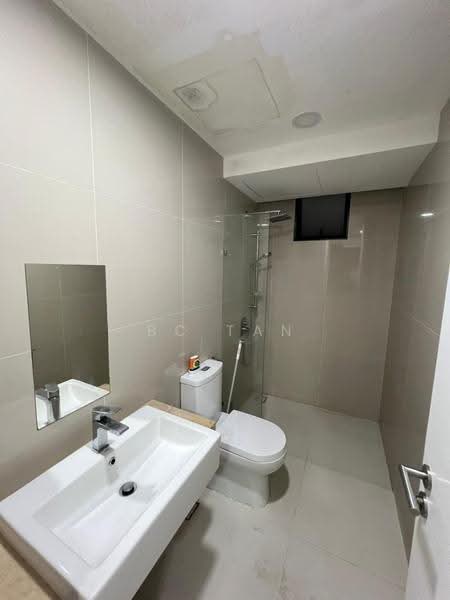 Kediaman Servis untuk Dijual di United Point (Residensi Berpadu) - BC TAN - Bathroom - PropertyGuru.com.my