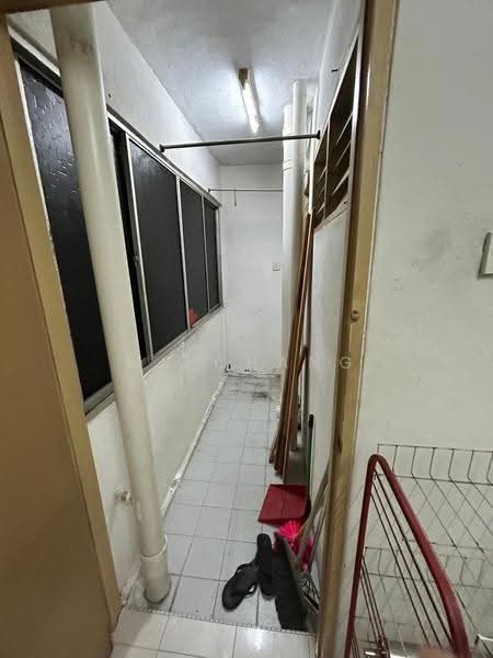 Pangsapuri untuk Dijual di Taman Pekaka Block 31 - Ms Chang - Corridor - PropertyGuru.com.my