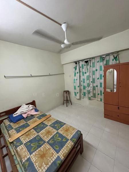 Pangsapuri untuk Dijual di Taman Pekaka Block 31 - Ms Chang - Bedroom - PropertyGuru.com.my