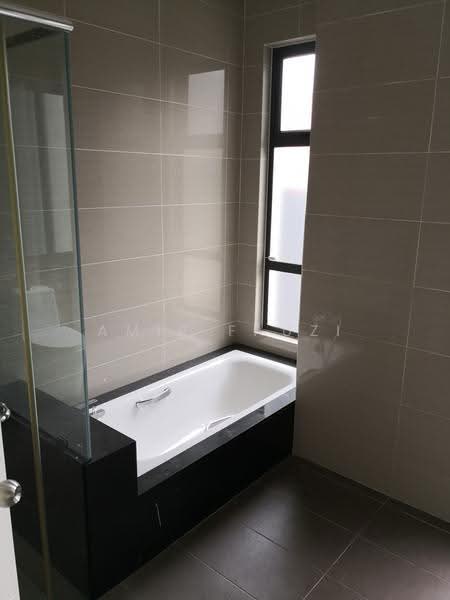 Semi-Detached House for Sale in Ampang Saujana (Ampang) - Amir Fauzi - Bathroom - PropertyGuru.com.my