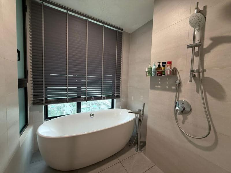 Kediaman Servis untuk Dijual di Residensi Solaris Parq - Bao Jie - Bathroom - PropertyGuru.com.my