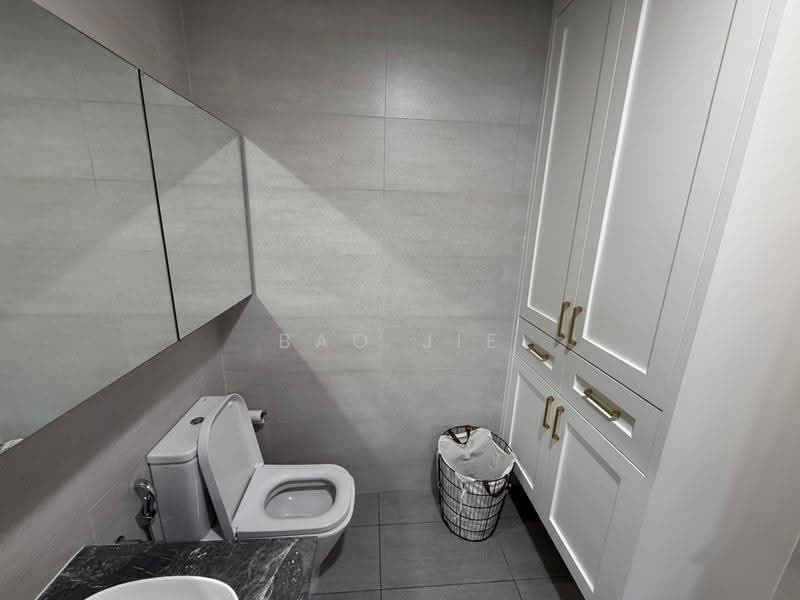 Kediaman Servis untuk Dijual di Residensi Solaris Parq - Bao Jie - Bathroom - PropertyGuru.com.my