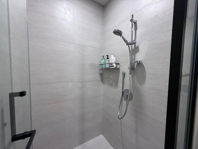 Kediaman Servis untuk Dijual di Residensi Solaris Parq - Bao Jie - Bathroom - PropertyGuru.com.my