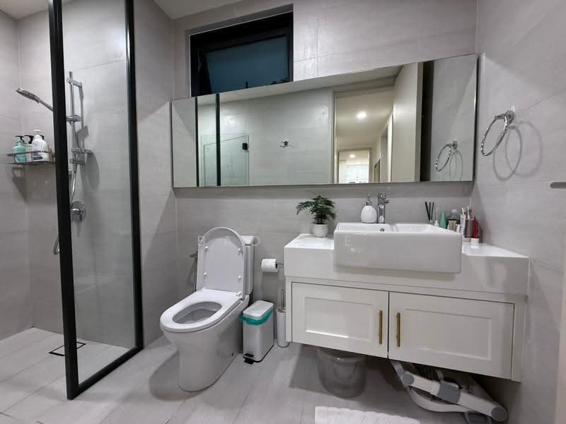 Kediaman Servis untuk Dijual di Residensi Solaris Parq - Bao Jie - Bathroom - PropertyGuru.com.my