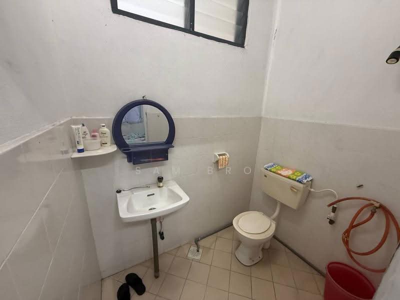 1-storey Terraced House for Sale in Taman Muhibbah (Kluang) - Sam Bro - Bathroom - PropertyGuru.com.my
