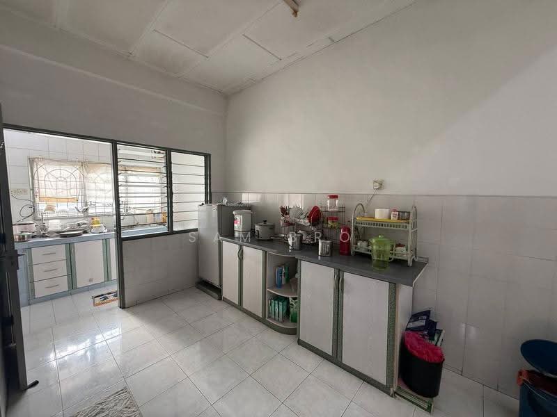 1-storey Terraced House for Sale in Taman Muhibbah (Kluang) - Sam Bro - Kitchen - PropertyGuru.com.my